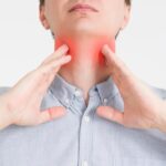 What are the 1st signs of throat cancer?